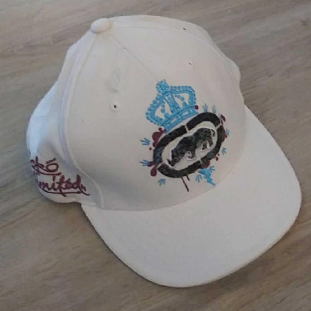 Ecko Unltd White hat with markings to match shorts
